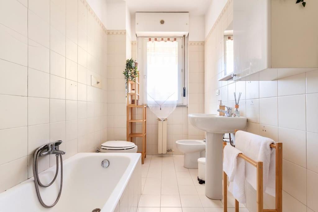 Elegante Suite Adiacente Metro, Wifi Netflix Bussero Zewnętrze zdjęcie